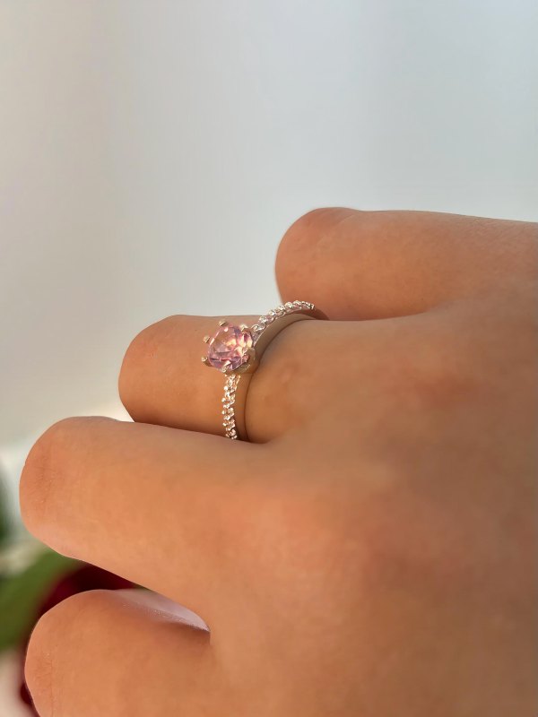 Anel Solitário Cravejado Rosa, imagem 3