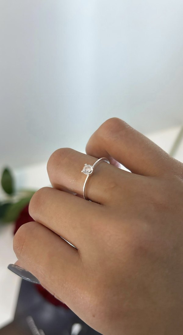Anel Solitário Delicado Com Zircônia Cristal, imagem 3
